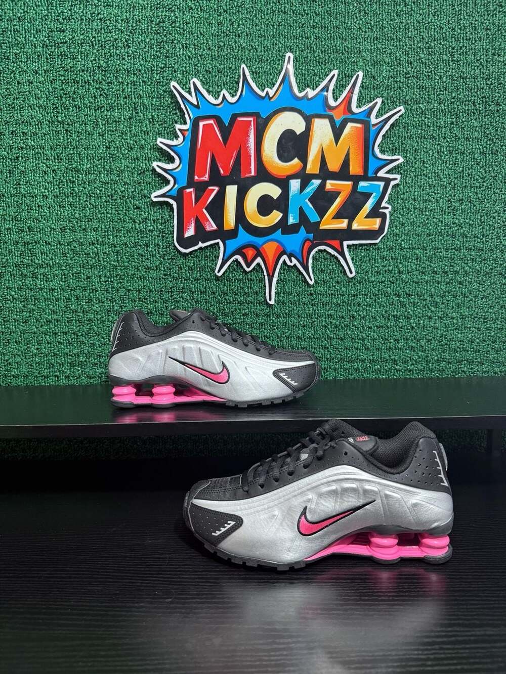 Nike Shox R4 GS Black Metallic/Silver/Pinksicle Youth Size 5.5/7W Brand New